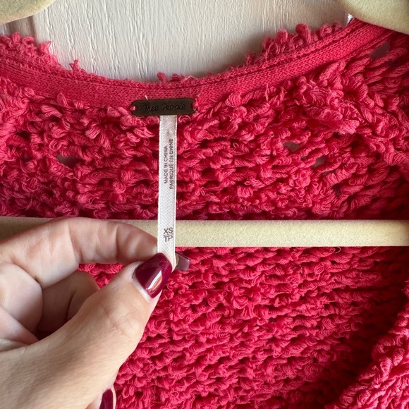 Free People pink found my friend boucle oversized v neck cropped sweater size XS - Picture 3 of 5